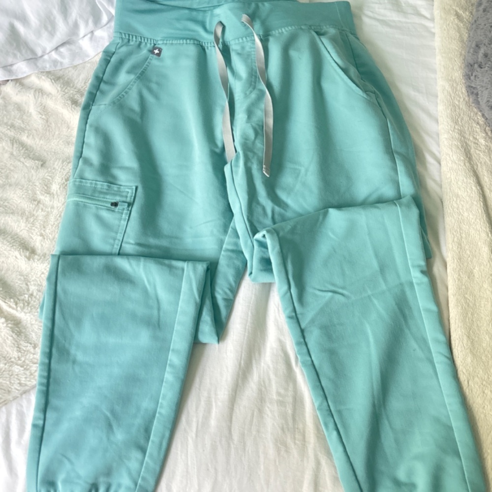 Figs Scrub Set - image 2